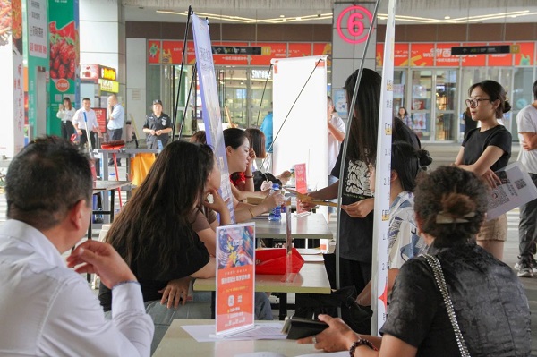 搭建就業(yè)服務(wù)平臺，瑞方人力將招聘會開進街道園區(qū) 第3張