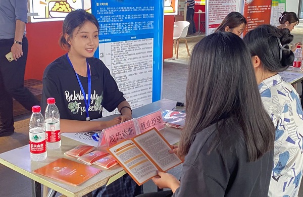 搭建就業(yè)服務(wù)平臺，瑞方人力將招聘會開進街道園區(qū) 第2張