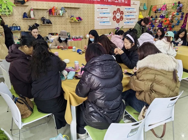 傳承指尖手藝，激活就業(yè)新機(jī)：瑞方人力助力華興街道開展女紅就業(yè)幫扶 第2張